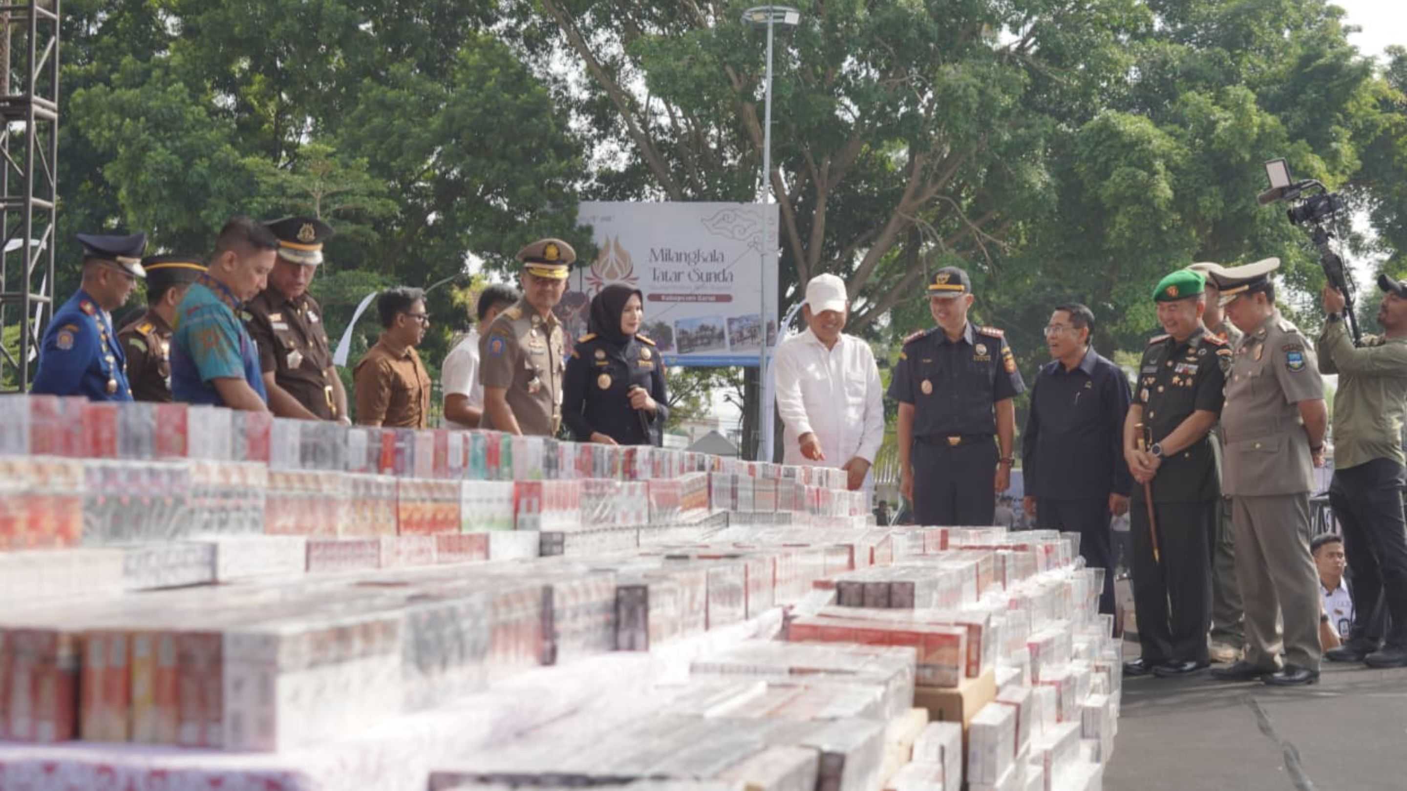 Dedi Mulyadi Ajak Warung di Garut Tak Lagi Jual Rokok Ilegal demi Negara